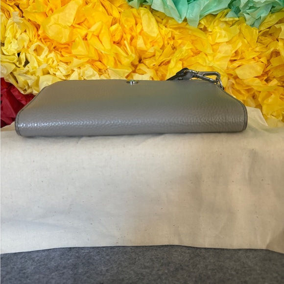 Michael Kors Adele Leather Smartphone Wallet Wristlet - Picture 4 of 9